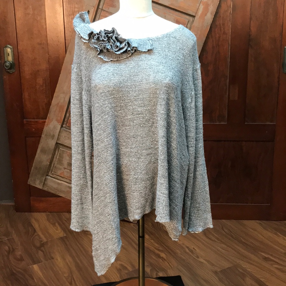 NWT Fenini ladies sweater.